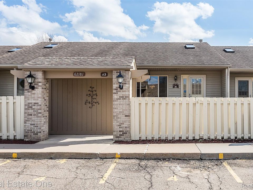 1st image of 62181 Arlington Cir Unit 4