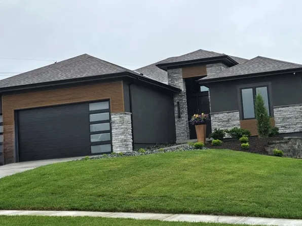 10311 151st Ter, Overland Park, KS 66221