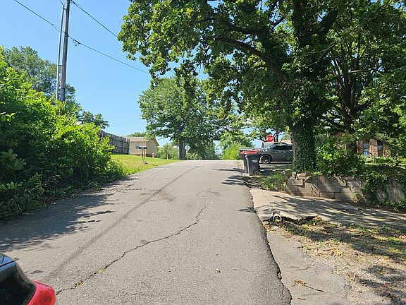 4th image of 724 Alta Vista Ave