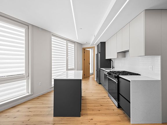 2nd image of 1836 Dorchester Ave #202