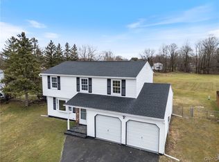 8210 Perrugia Ln, Clay, NY 13041