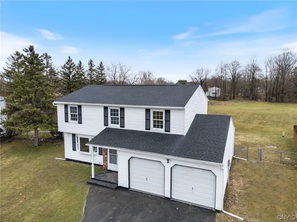 8210 Perrugia Ln, Clay, NY 13041