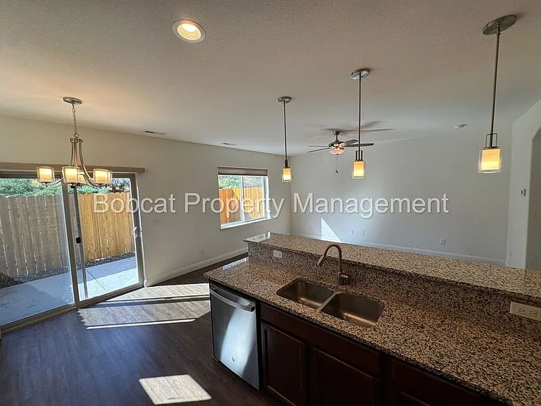 1226 Saltern Dr — Photo 10
