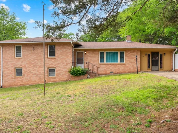 16 Tasha Dr, Pelzer, SC 29669