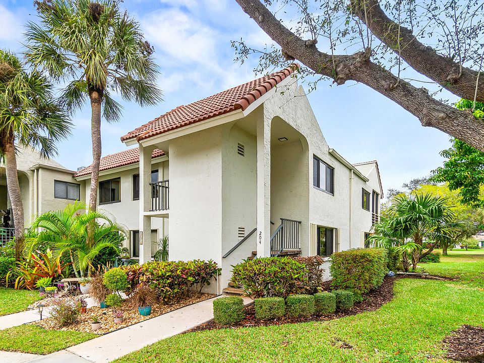 1st image of 5687 Fairway Park Drive