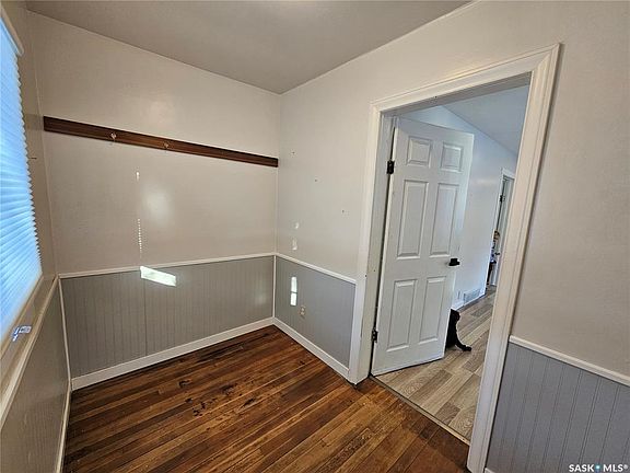 4th image of 437 4th AVENUE E