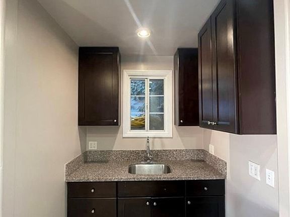 5th image of 590 W 3rd St