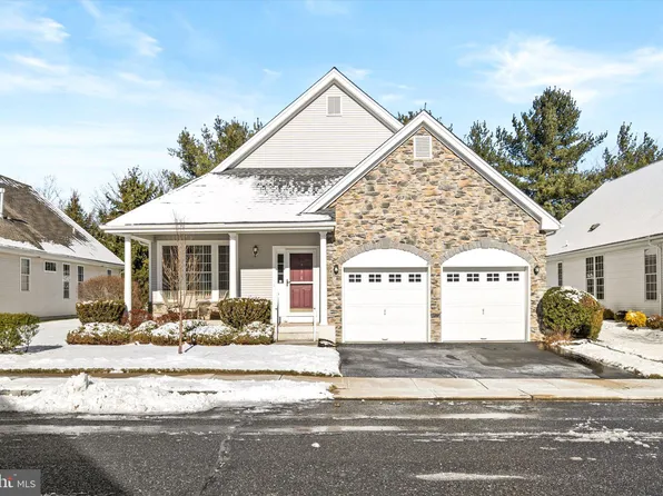 34 Bear Meade Dr, Hamilton, NJ 08691