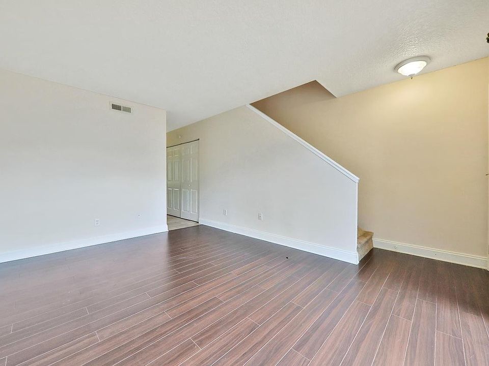 2nd image of 2300 Twelve Oaks Dr Building D