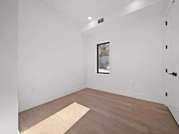 13 Lienau Place image 18 of 34