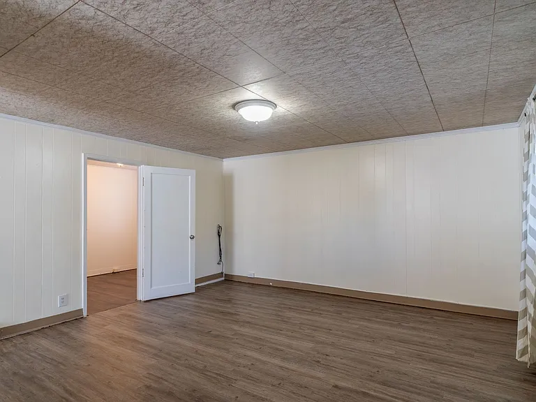 1032 W Cascade Ave — Photo 8
