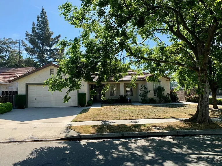 6078 N Hazel Ave — Photo 1