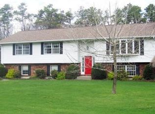 40 Christopher Dr, Westfield, MA 01085