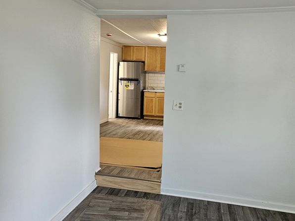 201 Railway St S