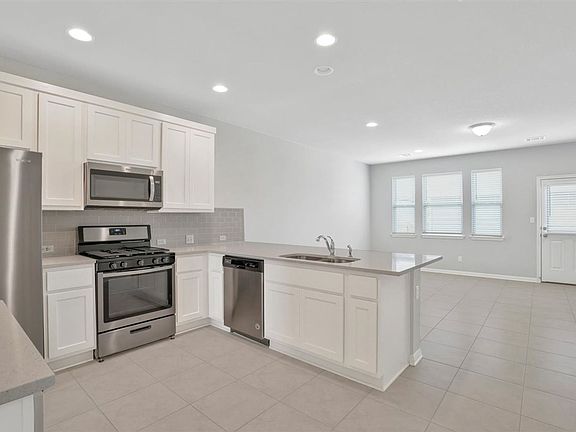 3rd image of 1925 Arendale Dr