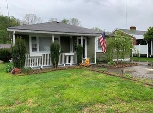 1008 Stadium Dr, Saint Marys, WV 26170