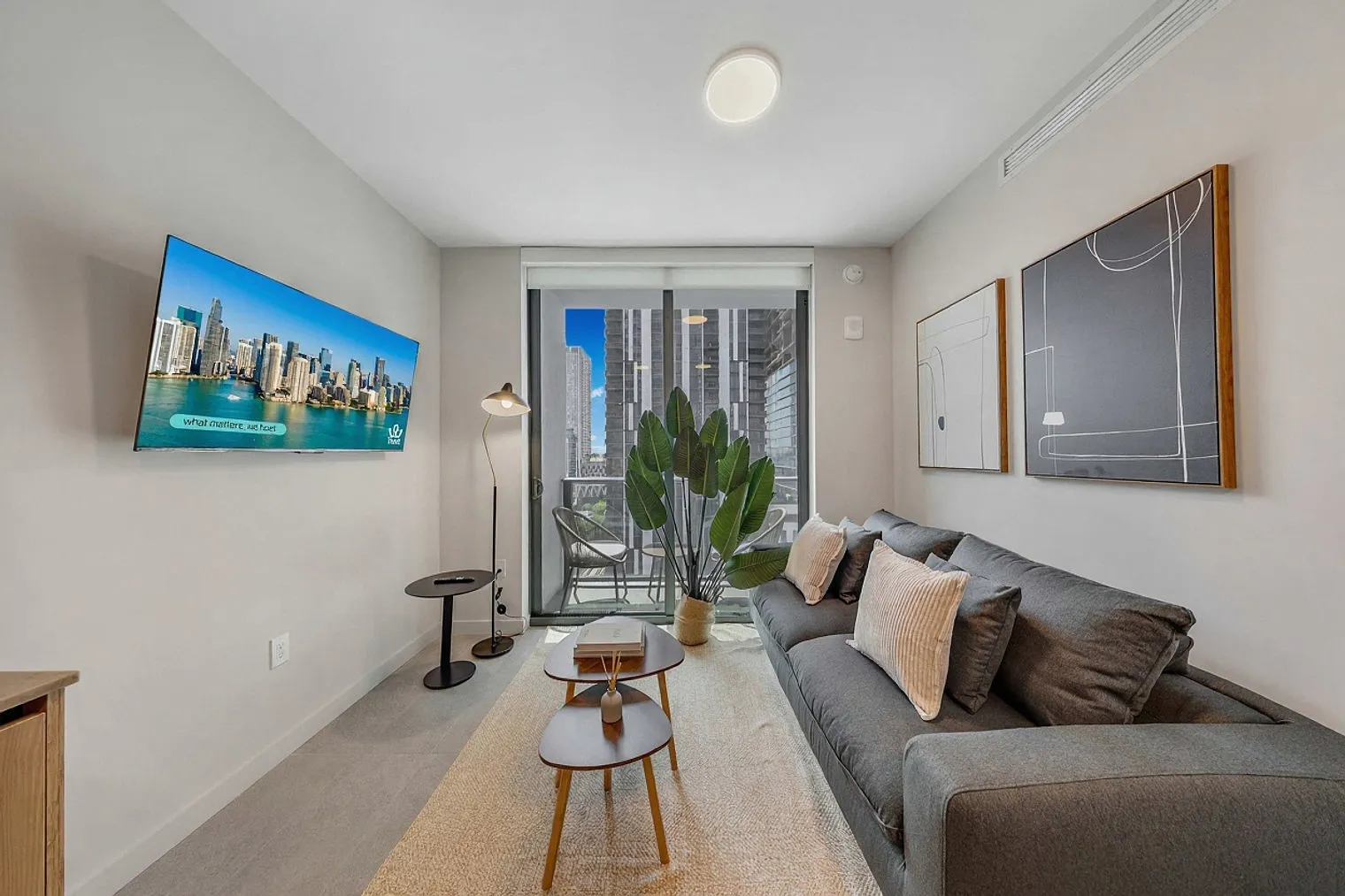 1 bed, 1.0 bath, 559 sqft, $2,686 — Photo 2