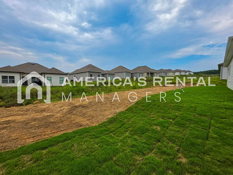 10304 Squires Way — Photo 48