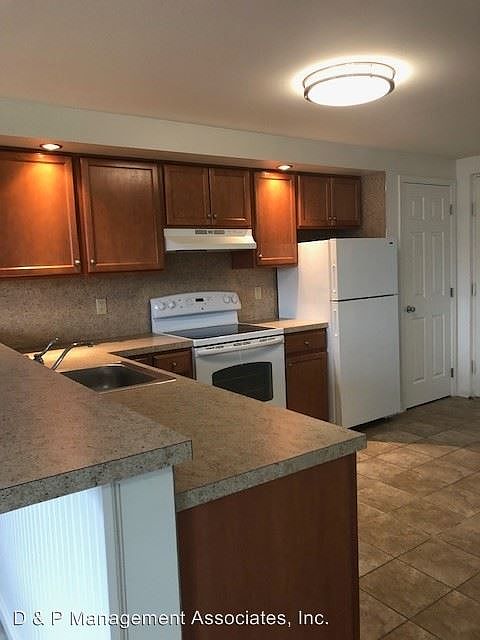 2nd image of 1932 Mary St APT 3B