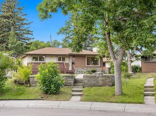 2007 E Cottonwood Cres SE, Calgary, AB T2B 1P9