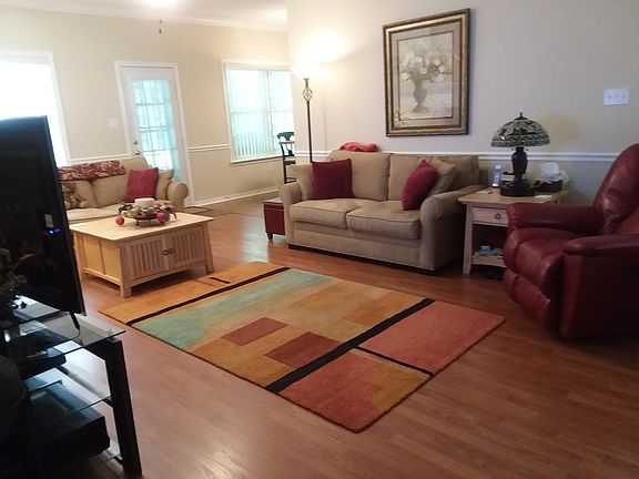 Great room (22.6' x 14')