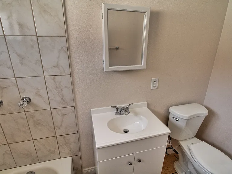 515 Stepney St #1 — Photo 6