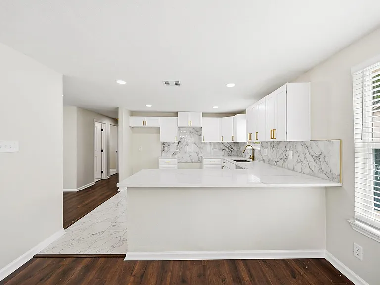7946 Fowlie St — Photo 11