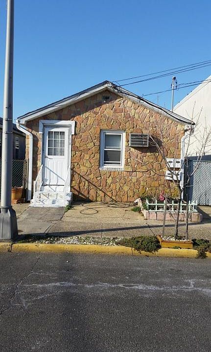 2nd image of 116 Sheridan Ave #A4