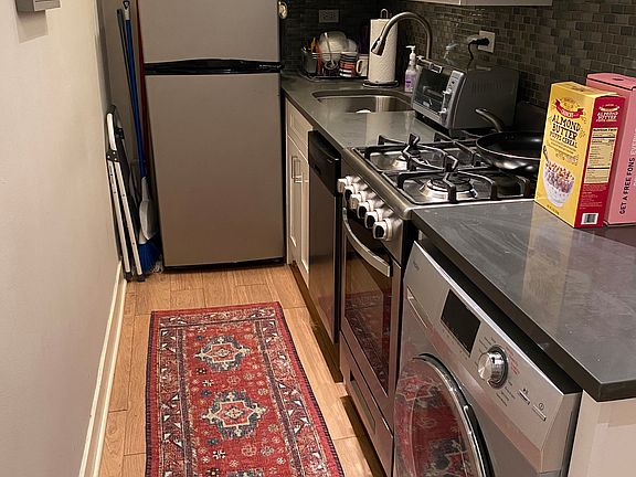 5th image of 511-513 W Belmont Ave #272