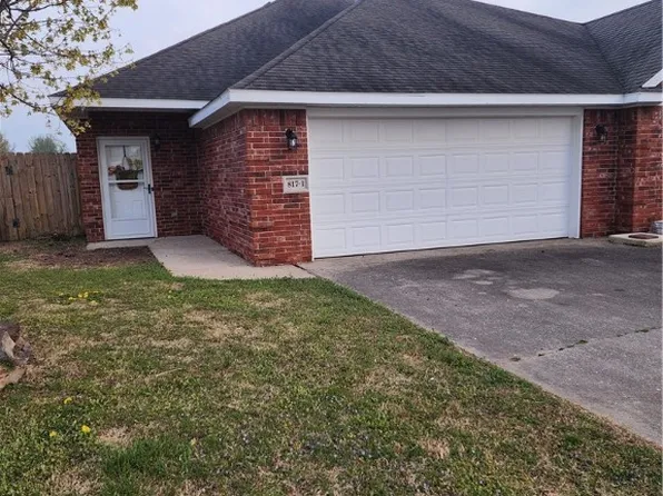 817 Hindman Dr #1, Prairie Grove, AR 72753