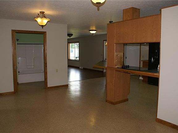 3rd image of 1628 N Tyrel Ave W