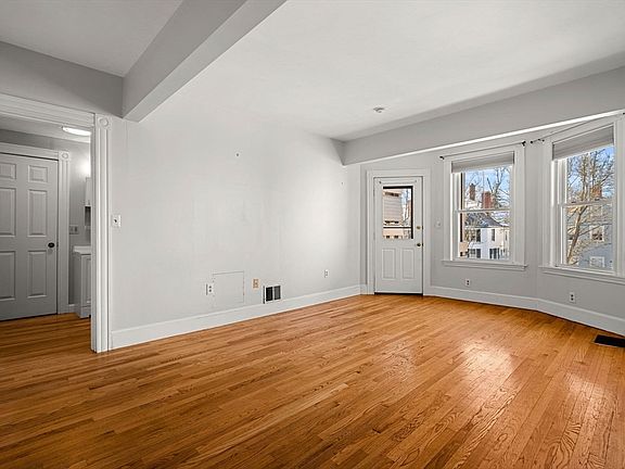 4th image of 52-54 Fair St Unit 2D
