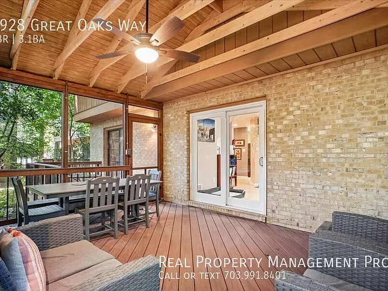 9928 Great Oaks Way — Photo 4