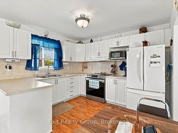 3rd image of 42 Huff Rd