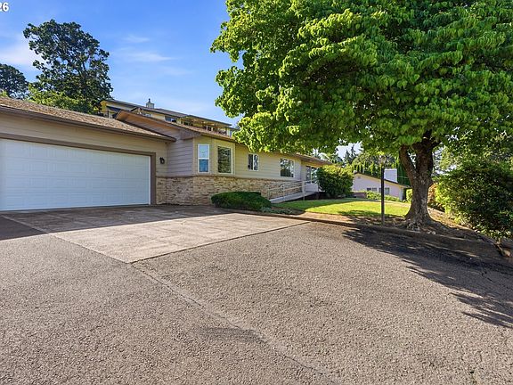 3rd image of 429 Stoneway Dr NW