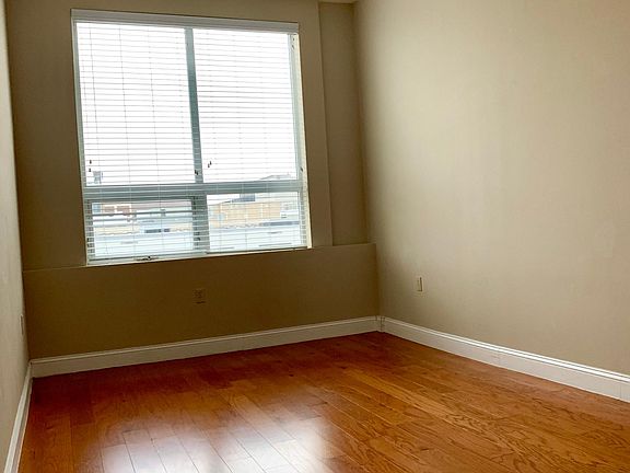 5th image of 908 Cherry St #605