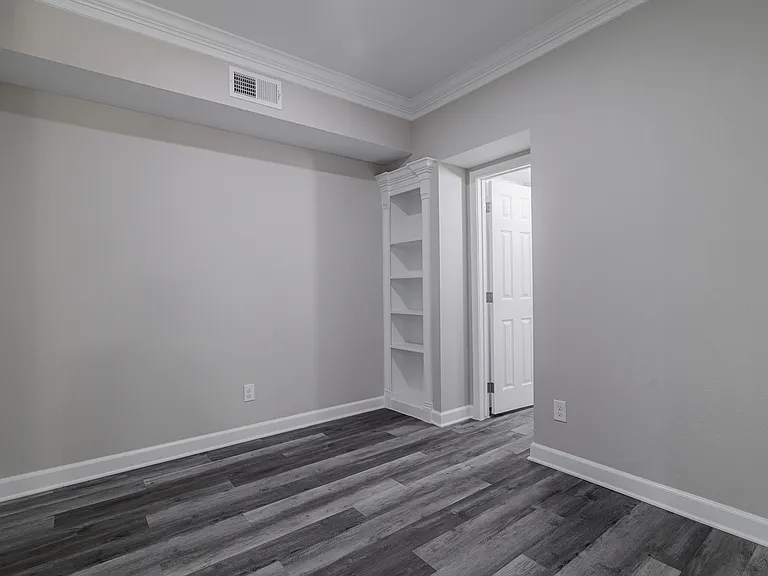 The Village at Bellaire Apartments — Photo 63