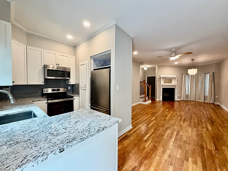 312 W 10th St #312 — Photo 9