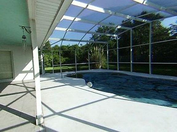 2nd image of 143 Parkview Dr