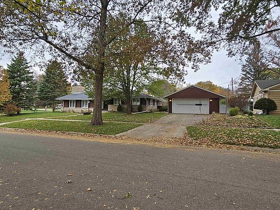 2nd image of 2811 Karen Dr