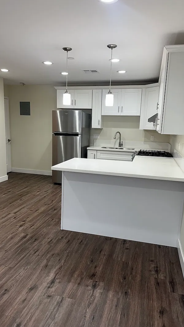 1 bed, 700 sqft, $1,950 — Photo 3