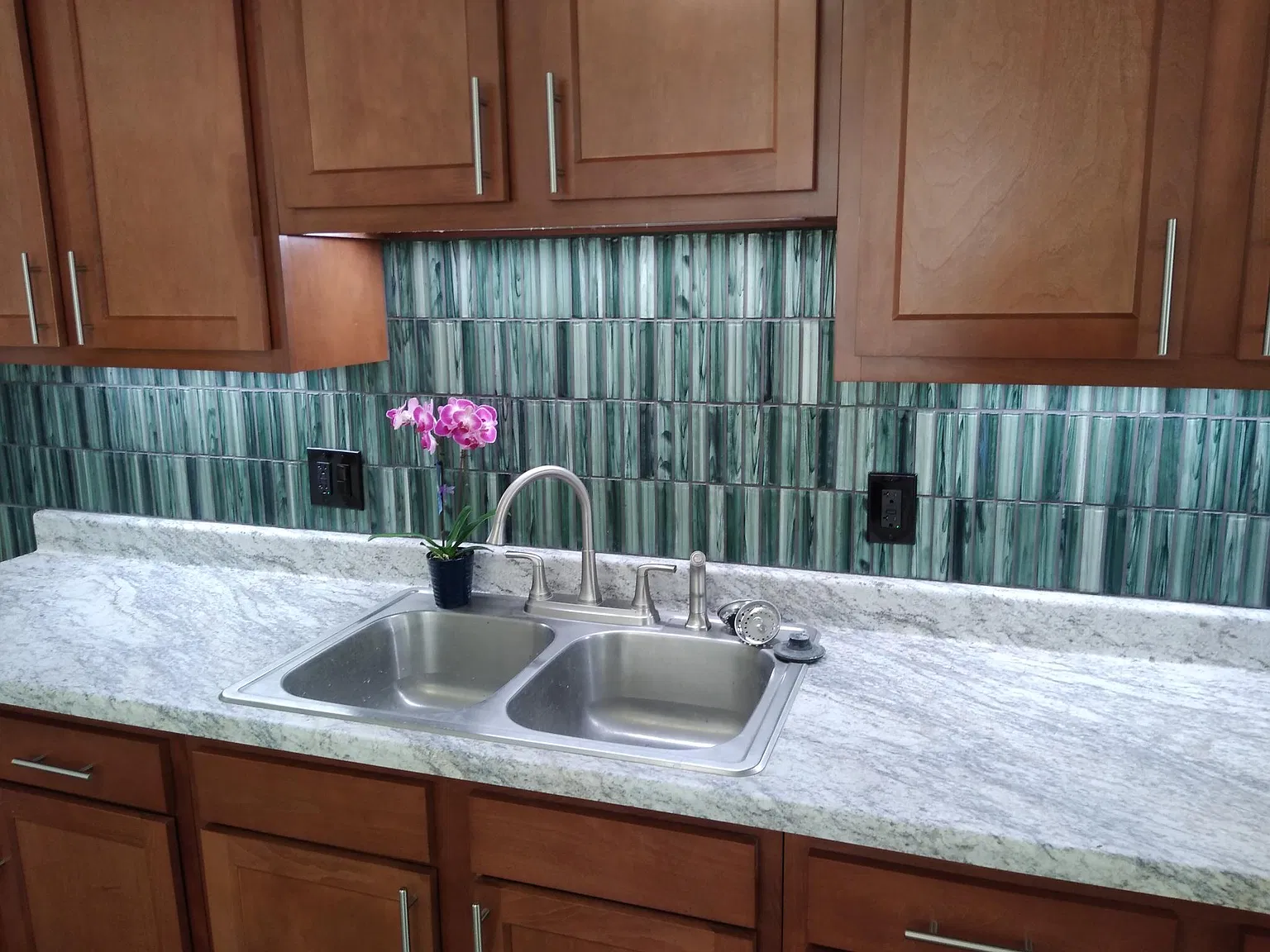 2 bed, 900 sqft, $1,285 — Photo 1
