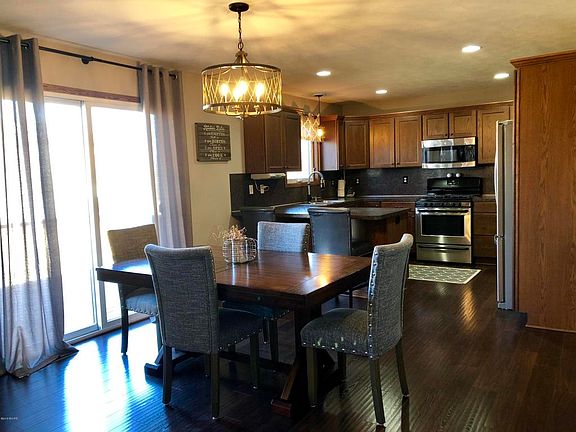4th image of 3745 Maplebrook Dr NW