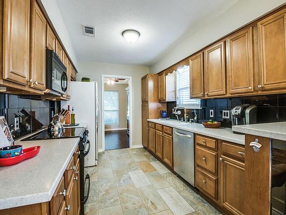 5th image of 1611 Saint James Dr