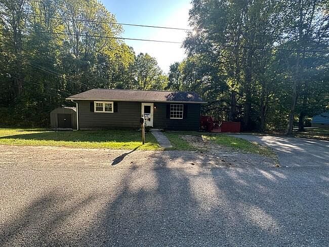 1st image of 15 Jones St