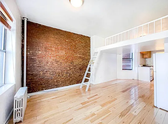 Rented by City Connections Realty | media 2