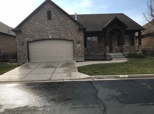 111 W Village Square Rd, Centerville, UT 84014