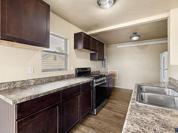 5th image of 1019 Herman St