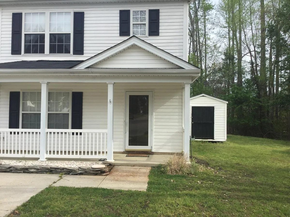 3 bed, 1260 sqft, $1,990 — Photo 2