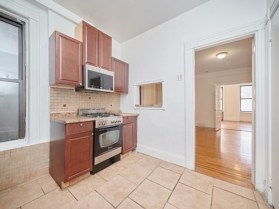 2nd image of 416 E 89th St #3A